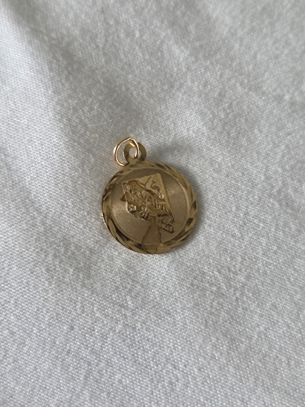 Vintage 14K Gold Nevada State Map Disc Charm Pendant 0.33g